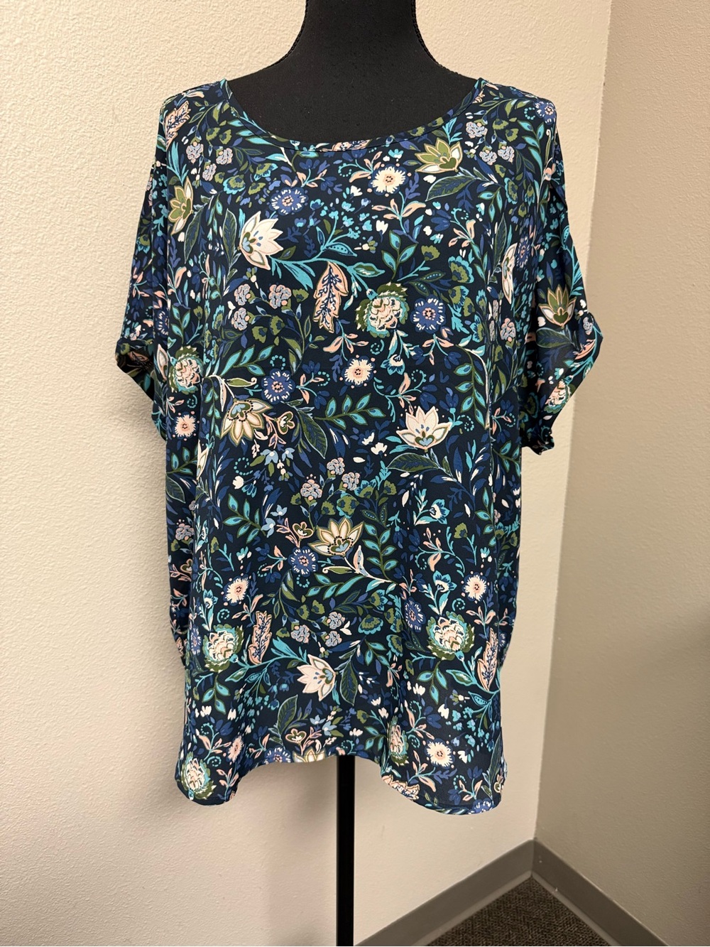 Maurices XL Navy Floral Boho Blouse Short Sleeve Lightweight Cottagecore Top - Picture 3 of 15